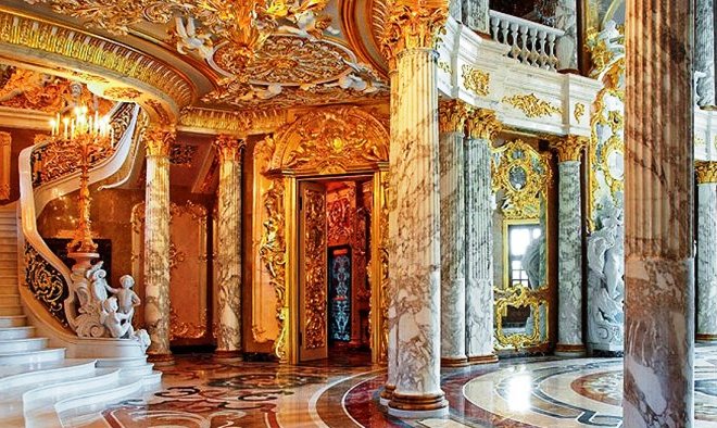 Нам и не снилось. Коттеджи-дворцы на продажу в пригороде Москвы и их невероятные интерьеры